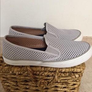 Sperry Shoes - Sperrys Size 6.5 Perforated Pale Gray Sperry Shoes - Sperrys Size 6.5 Perforated Pale Gray